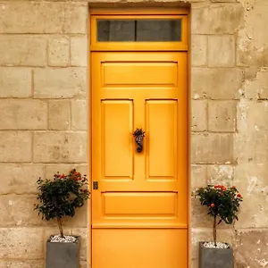 valletta-central-suites.hotelssaintjulians.com/