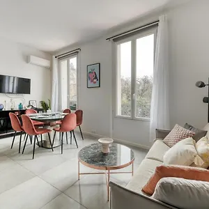 centric-nice-apartment-2-steps-le-marais-republic.fr-paris.fr/